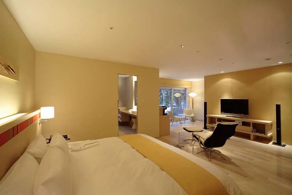 Sapporo Grand Hotel 4*,